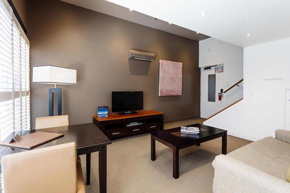 亨利琼斯艺术酒店 霍巴特 外观 照片 A living room in a typical apartment